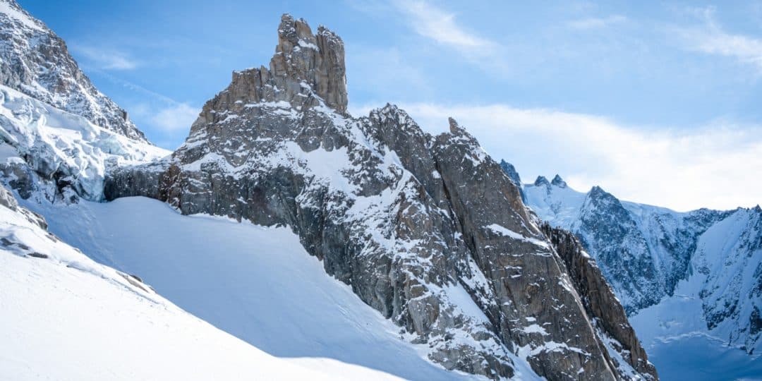 , Alpes du Nord : deux personnes meurent dans une avalanche, une troisième dans une chute de 500 mètres