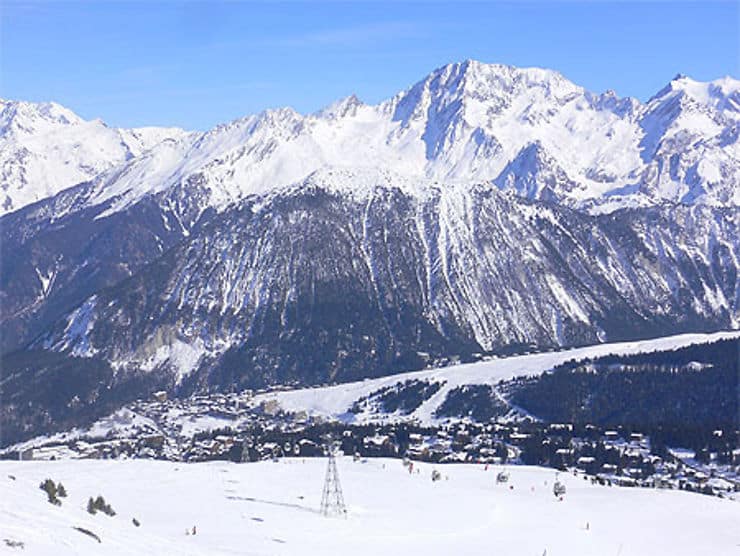 , Alpes du Nord : deux personnes meurent dans une avalanche, une troisième dans une chute de 500 mètres